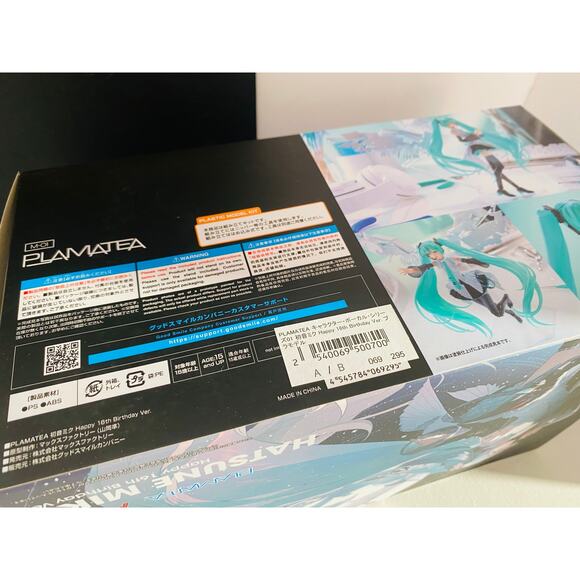 PLAMATEA Hatsune Miku Happy 16th Birthday Plastic Model - Picture 3 of 3